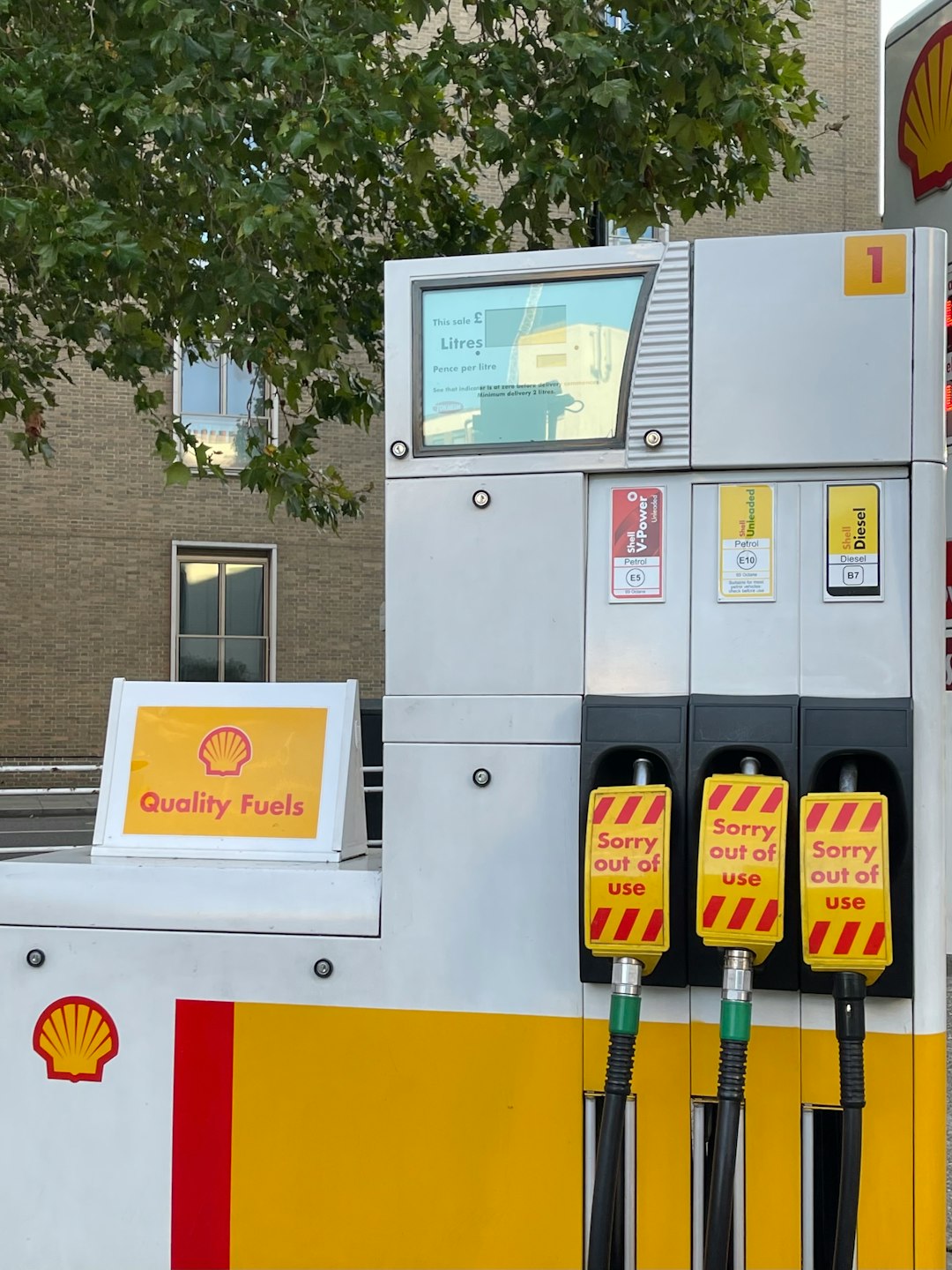 The Shell petrol station in Belgravia runs out of fuel due to panic buying and a shortage of delivery drivers. September 2021